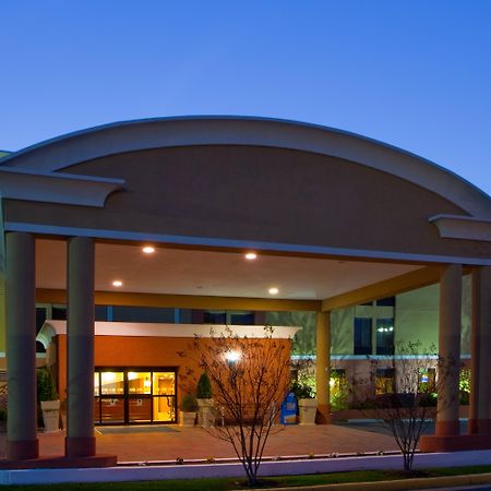 Holiday Inn Express Fairfax-Arlington Boulevard, An Ihg Hotel Exterior photo