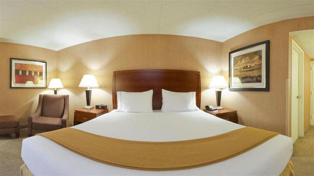 Holiday Inn Express Fairfax-Arlington Boulevard By Ihg Exterior photo