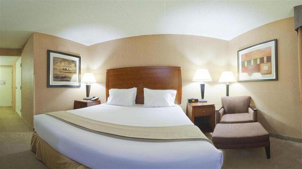 Holiday Inn Express Fairfax-Arlington Boulevard By Ihg Exterior photo