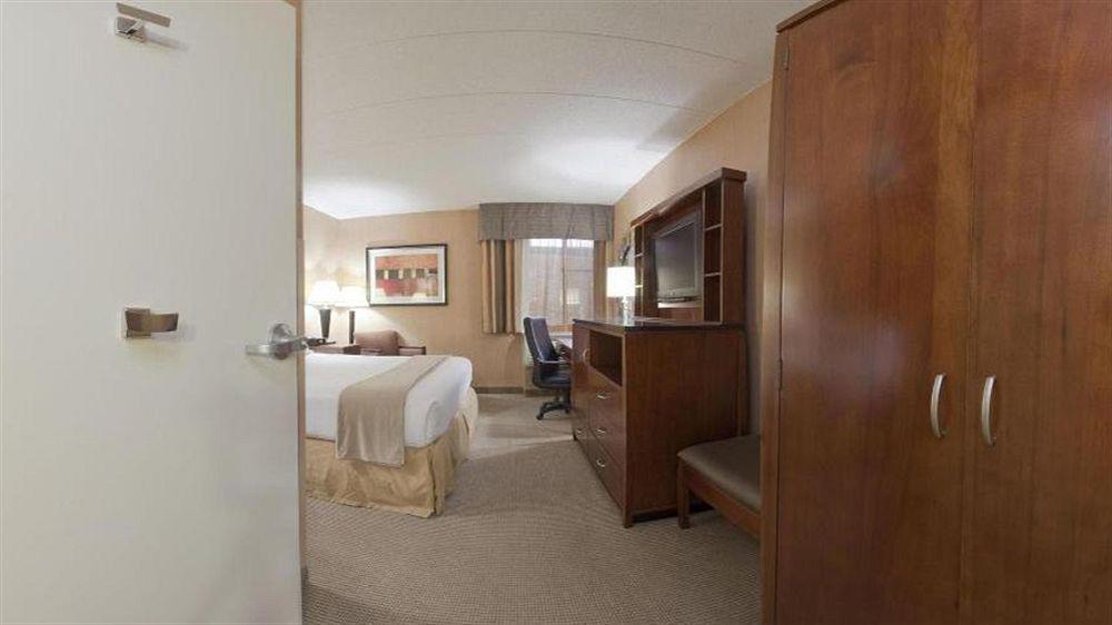 Holiday Inn Express Fairfax-Arlington Boulevard By Ihg Exterior photo