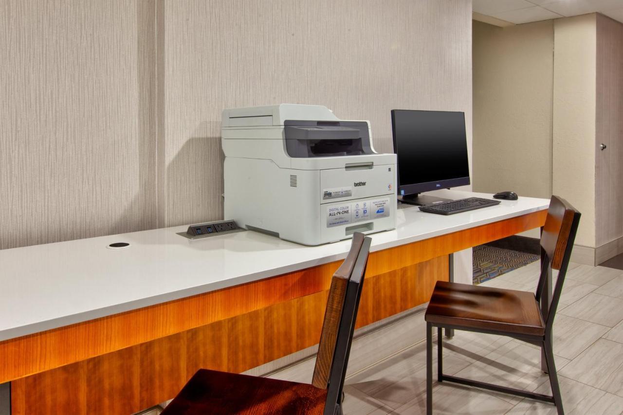 Holiday Inn Express Fairfax-Arlington Boulevard By Ihg Exterior photo
