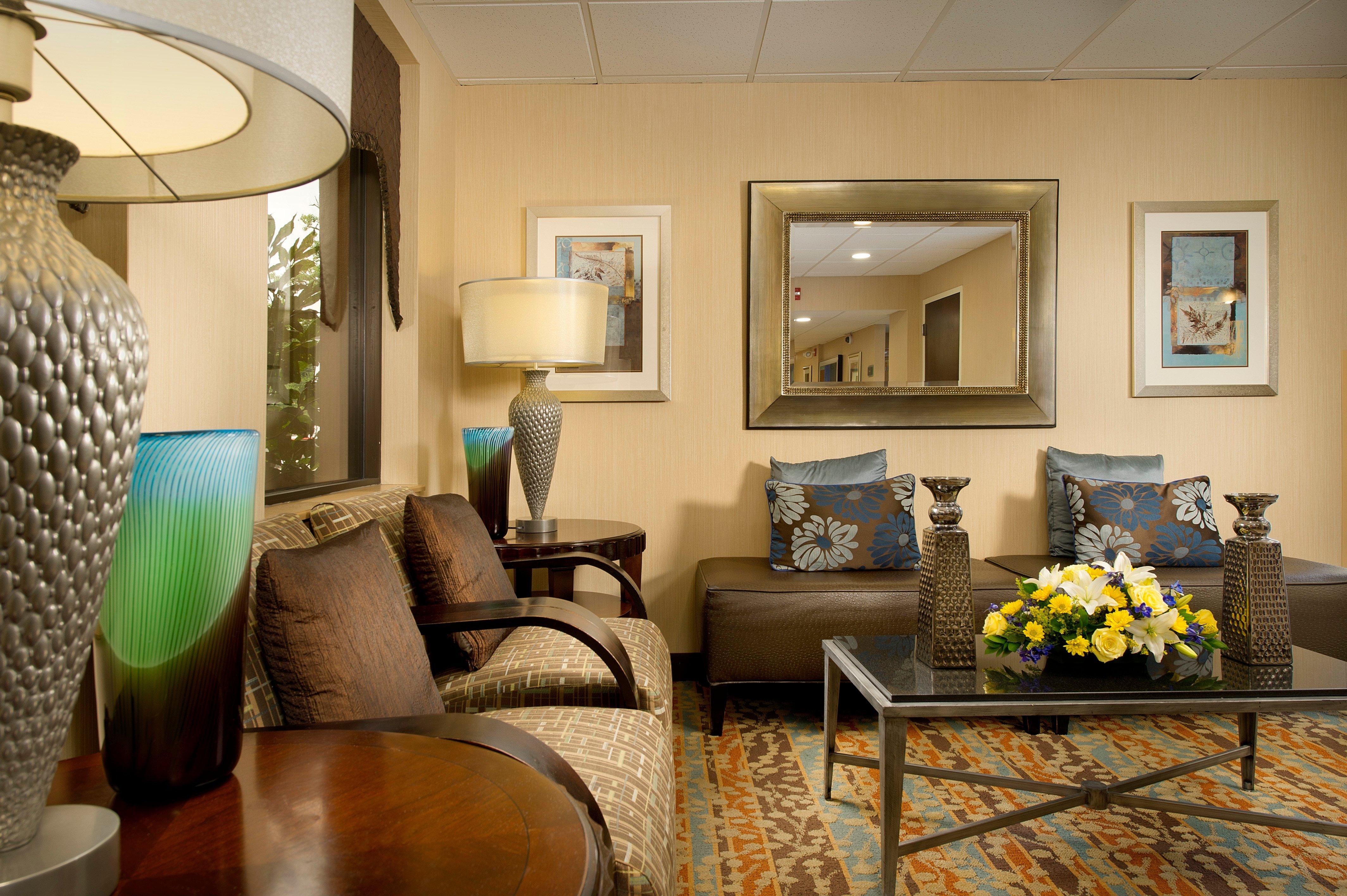 Holiday Inn Express Fairfax-Arlington Boulevard By Ihg Exterior photo