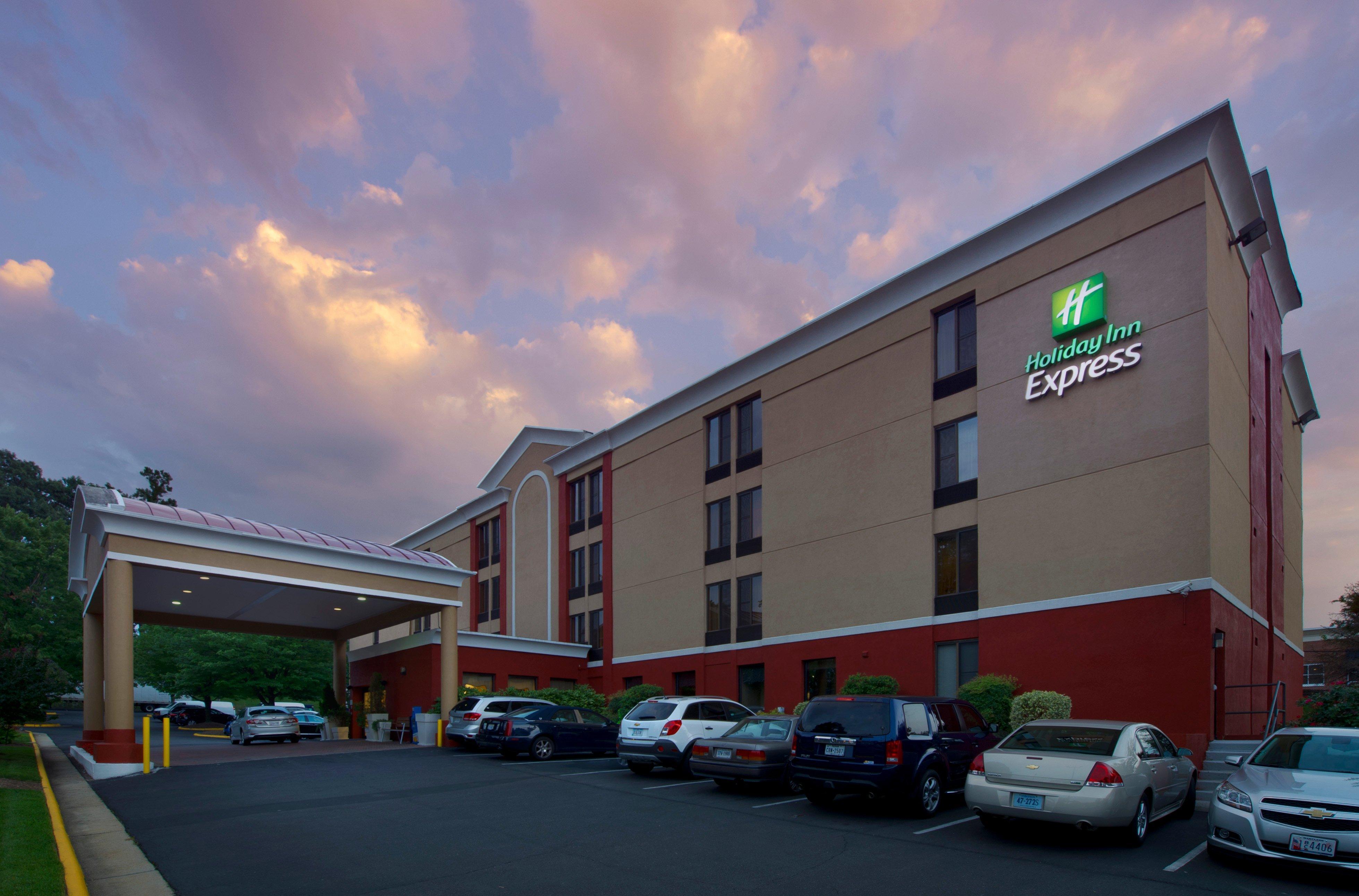 Holiday Inn Express Fairfax-Arlington Boulevard By Ihg Exterior photo