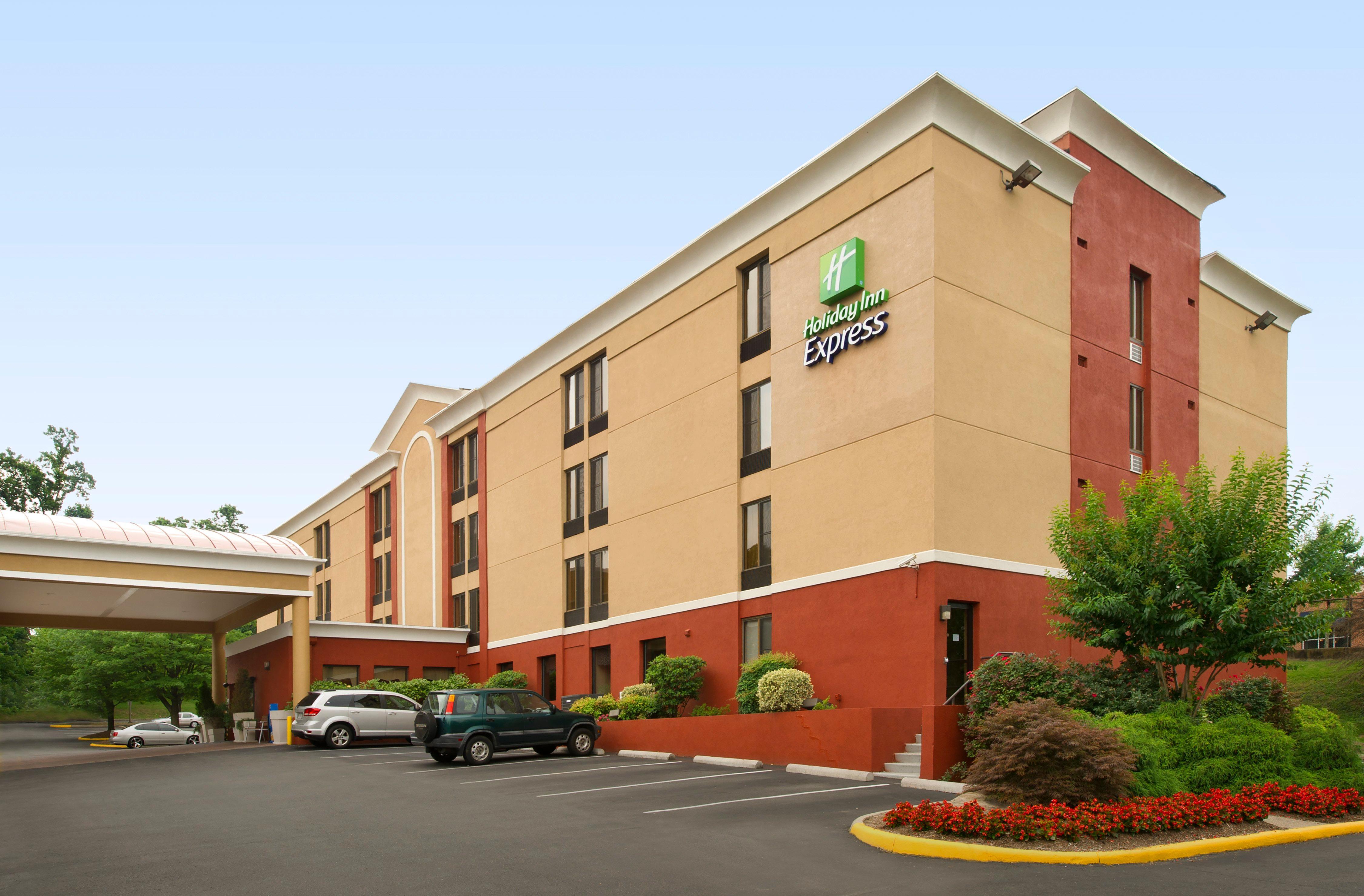 Holiday Inn Express Fairfax-Arlington Boulevard By Ihg Exterior photo