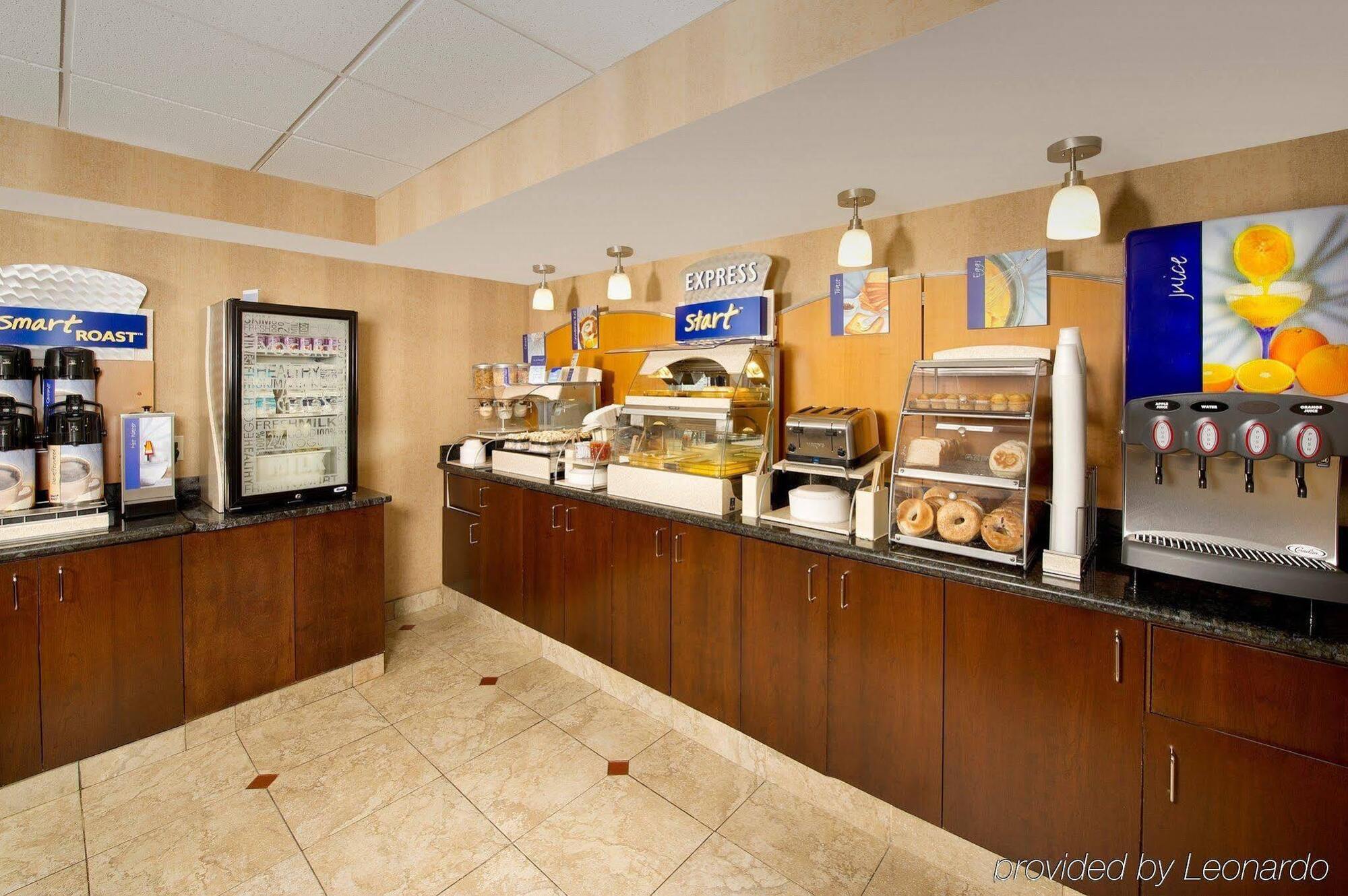Holiday Inn Express Fairfax-Arlington Boulevard By Ihg Exterior photo